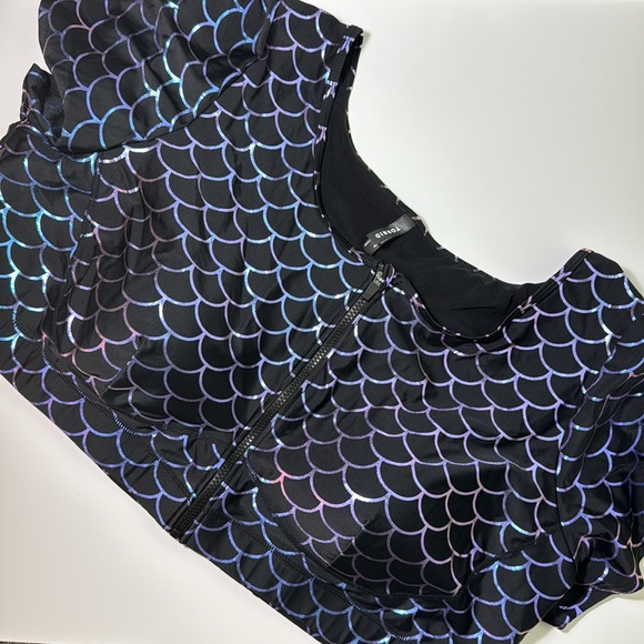 Torrid 6 Zip Front Short Sleeve Active Swim Top - Mermaid - Picture 8 of 8